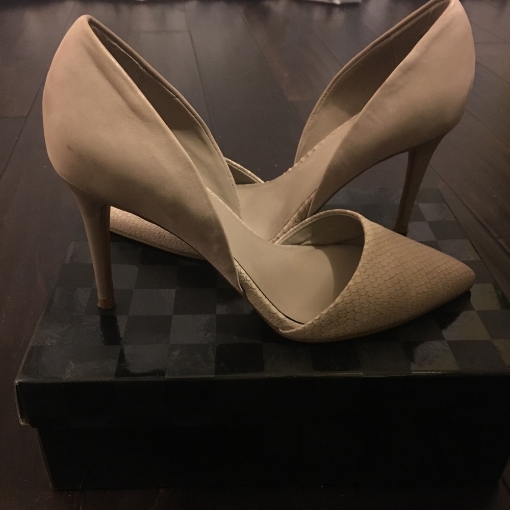 Pair of Saks Fifth Avenue Heels. - Picture 2 of 3